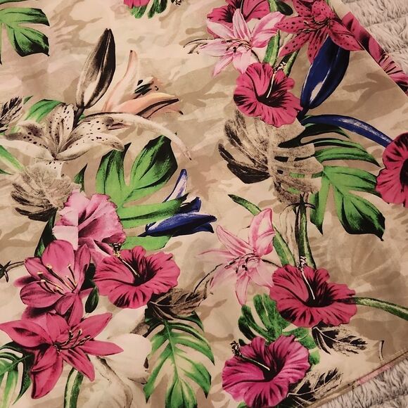 Beautiful
tropical lily and hibiscus floral Guess maxi dress size XS - Picture 3 of 10